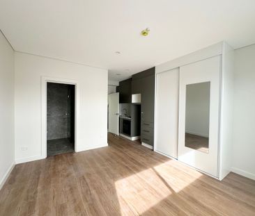 Modern Studio Including Appliances For Your Convenience! - Photo 3