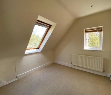2 bedroom end of terrace house to rent - Photo 2