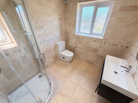 3 Bed End Terrace, Wills Crescent, TW3 - Photo 5