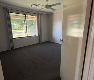 Eaton 4 x 2 with shed - Photo 1