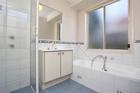 Welcome to this exceptional family home, designed to offer modern comfort and convenience! - Photo 5