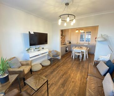 4 bedroom end of terrace house to rent - Photo 1