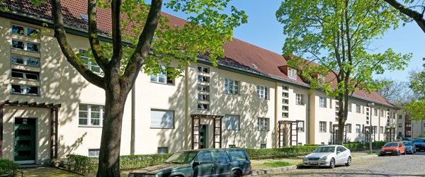 2 Zimmer, Balkon, neu gefliestes Badezimmer, voraussichtlich ab Mitte Dezember 2025! - Photo 1