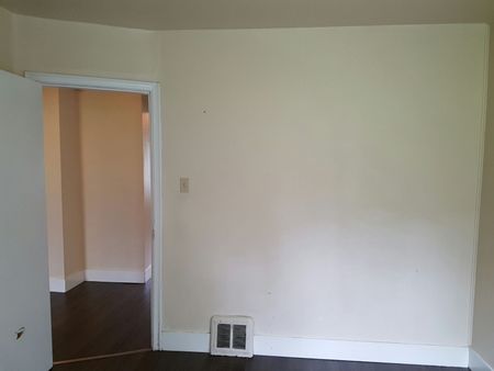 3 BDRMS MAINFLOOR FOR RENT IN PARKHILL SW NEAR STAMPEDE! - Photo 4