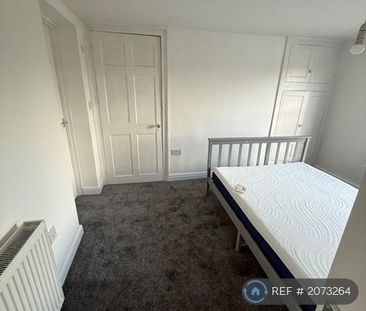 1 bedroom in a house share to rent - Photo 3