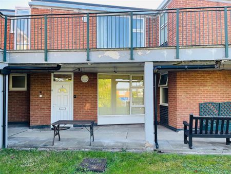 1 bedroom flat to rent - Photo 5