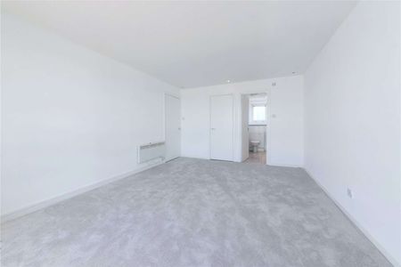 A two double bedroom duplex penthouse situated on the 6th and 7th floor of this charming gated riverside development located off Westferry Road. - Photo 3