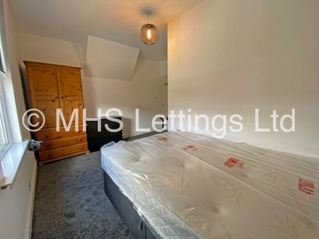 6 Bedroom Mid Terraced House for rent in Mayville Place - Photo 3
