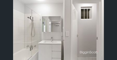 WONDERFULLY POSITIONED & UP-LIFTING APARTMENT - Photo 3