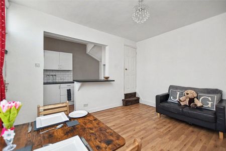 2 Bed Terraced House, Nowell Grove, LS9 - Photo 3