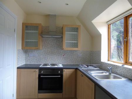 1 bedroom in a house share to rent - Photo 2