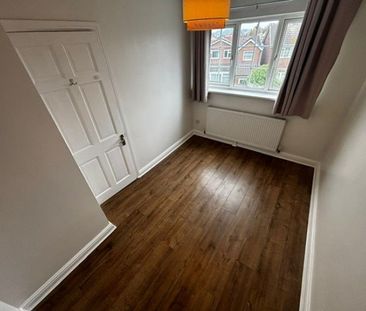3 bed Semi-Detached - To Let - Photo 4