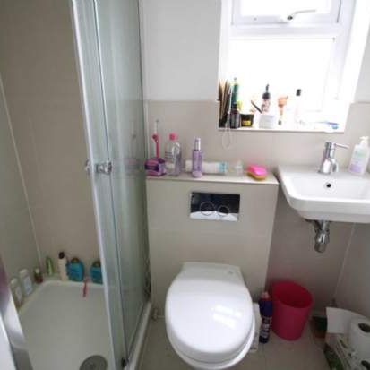 4 bedroom property to rent in London - Photo 1