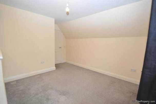 2 bedroom property to rent in Addlestone - Photo 1