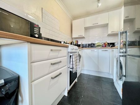 Tudor Court, Southsea - Photo 4