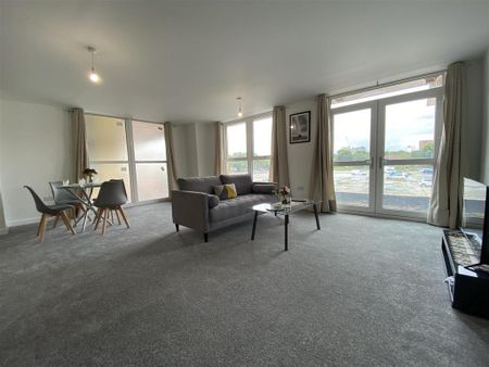 3 bedroom apartment to rent - Photo 4