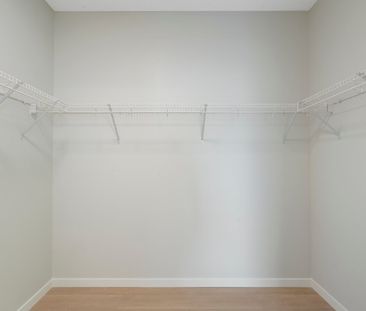 2416-33 Carringham Gate Nw - Photo 2