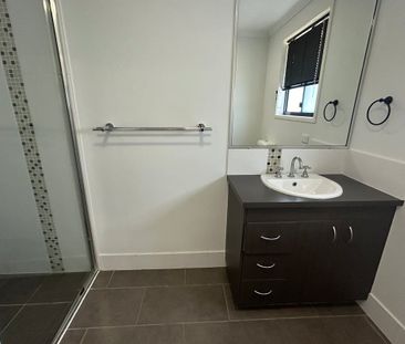 LARGE FAMILY HOME IN QUIET CUL-DE-SAC! - Photo 5