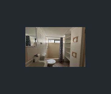 1 Bedroom Unit in Quiet, Convenient Location - Photo 3