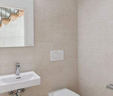 Property standard on two floors - Photo 2