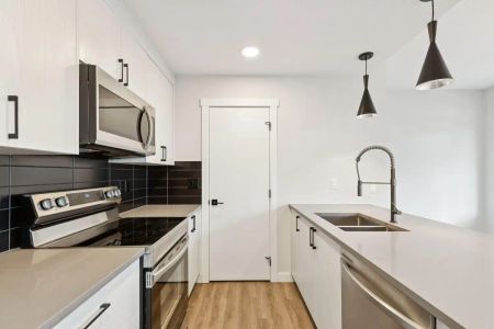 Livingston Townhomes — 3 bedroom, 2,5 bathroom and DOUBLE garage - Photo 4