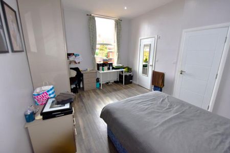 3 bedroom flat to rent - Photo 5