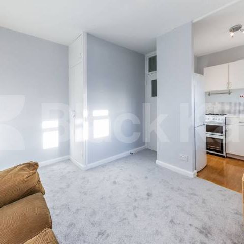 Highbury Grange is situated in the heart of Highbury and close to amenities - Photo 1