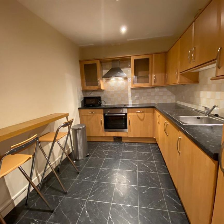 2 bedroom Flat To Let - Photo 1