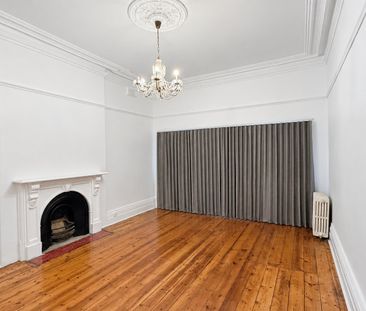 Spacious Four-Bedroom Family Home with Multiple Living Areas in Pri... - Photo 2