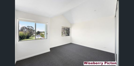 3-Bedroom Modern Townhouse - Photo 2