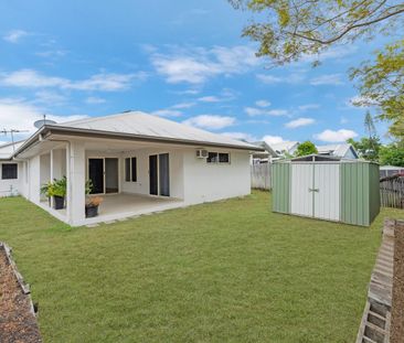 Amazing Location - Spacious Family Home - Photo 3