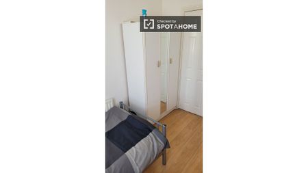 Room in a shared 7-bedroom flat for rent in Ballybough - Photo 4