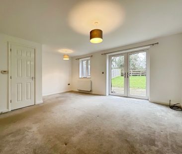 3 bedroom Semi-Detached House to let - Photo 2