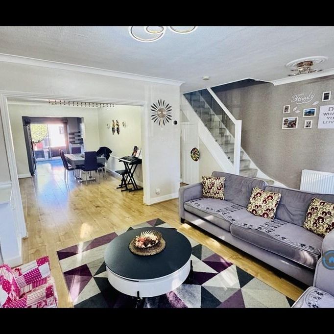4 bedroom terraced house to rent - Photo 1