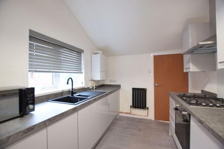 2 bedroom flat to rent - Photo 4