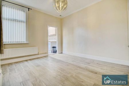 2 bedroom end of terrace house to rent - Photo 3