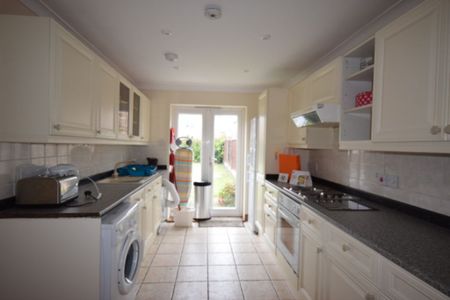 5 Bedroom House To Rent in Springbourne - £2,225 pcm Tenancy Info - Photo 5