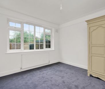 Castleview Road, Weybridge, Surrey, KT13 - Photo 2