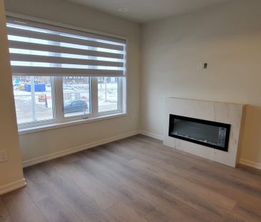 For Lease - 8 Matawin Lane, Richmond Hill, Ontario - Photo 4