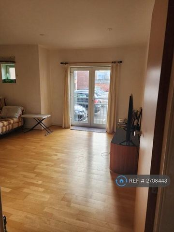 1 bedroom flat to rent - Photo 2