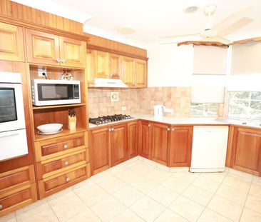 Fully Furnished Family Home in Crestwood - Photo 6