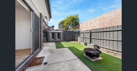 Bright and private! - Photo 5