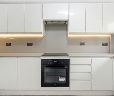 2 Bed Flat, Battersea Bridge Road, SW11 - Photo 5