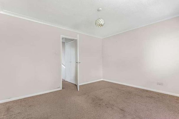 Camilla Close, Sunbury On Thames, TW16 - Photo 1