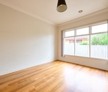 BEAUTIFUL THREE BEDROOM FAMILY HOME - Photo 1