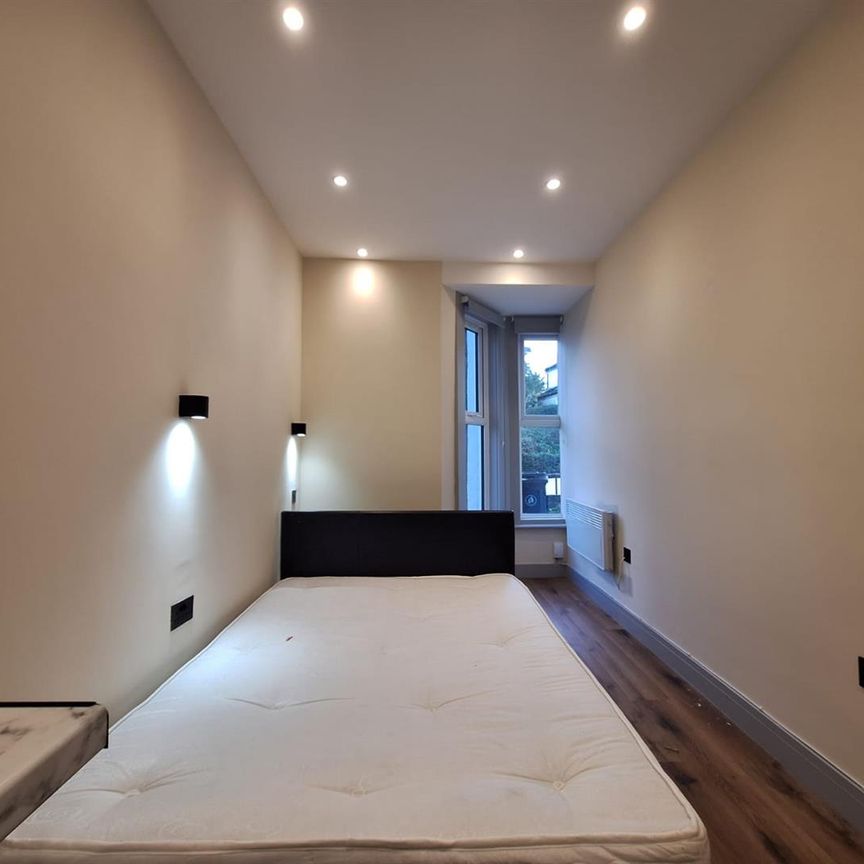 Harefield Road, Uxbridge UB8, London - Photo 1