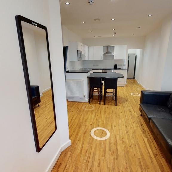 4 bedroom terraced house to rent - Photo 1