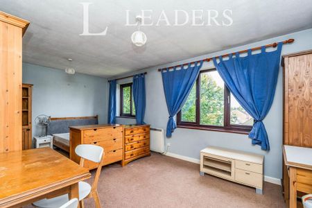 Studio to rent - Photo 2