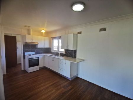 Freshly Updated 3-Bedroom Family Home in Quiet Cul-De-Sac – 14 Hales Place, Blackett NSW - Photo 3