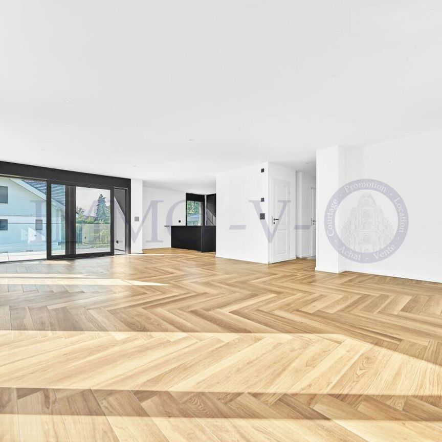 HIGH STANDING DUPLEX WITH BALCONY-TERRACE - Photo 1